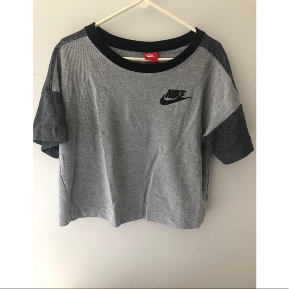 Nike Tops - LIGHTLY USED Nike Crop Top